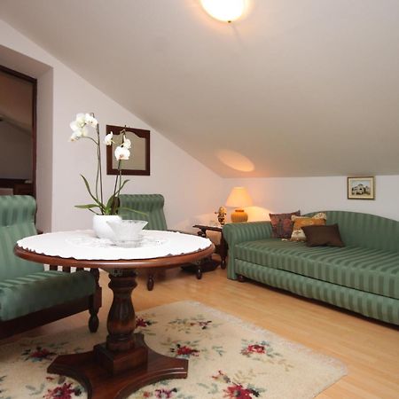 Apartments And Rooms With Parking Space Cunski, Losinj - 2498 الغرفة الصورة